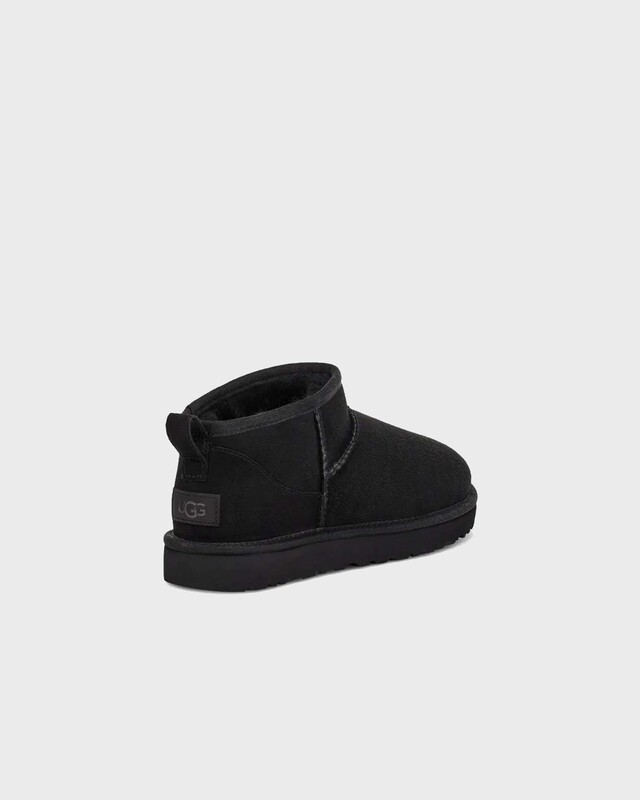 UGG Boots Classic Mini Black US 8 (EUR 39)