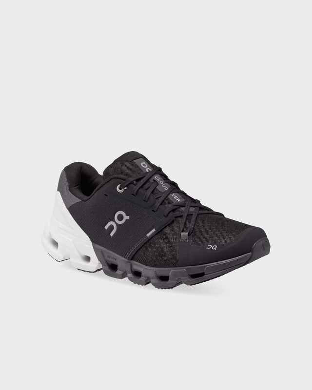 On Sneakers Cloudflyer 4 Svart/vit 9,5 (EU 41)