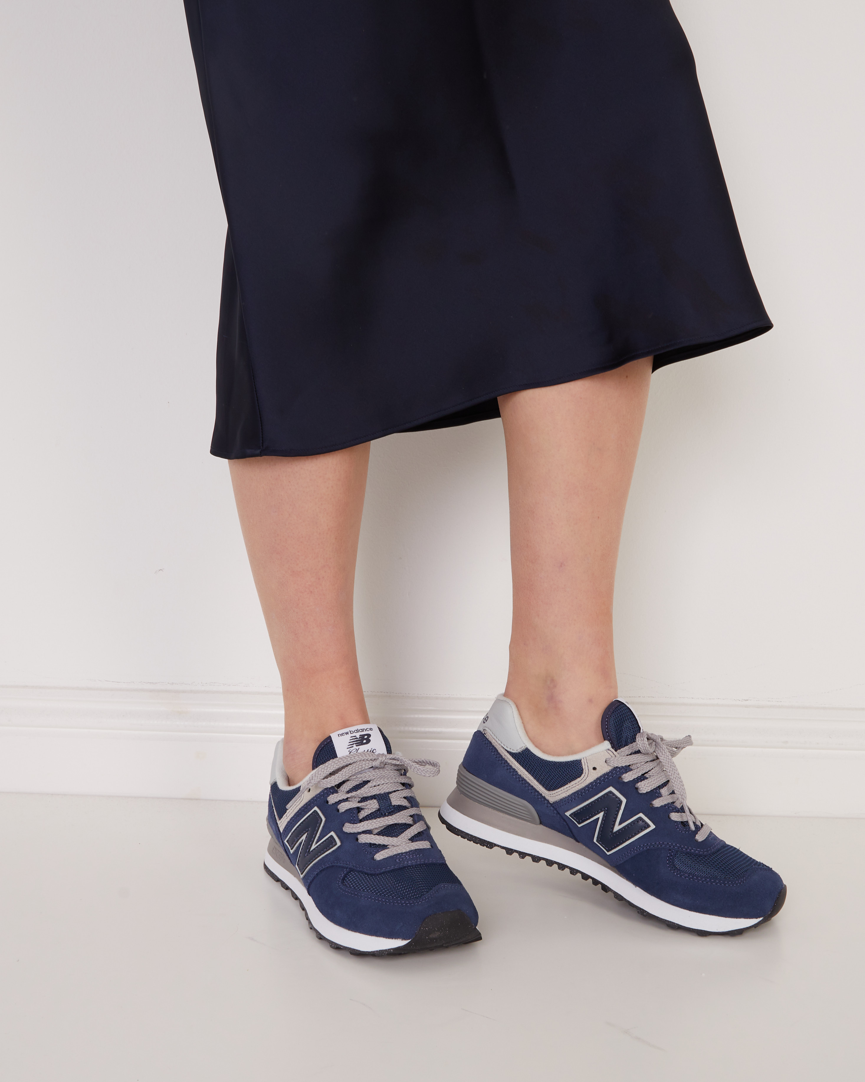 womens navy new balance sneakers