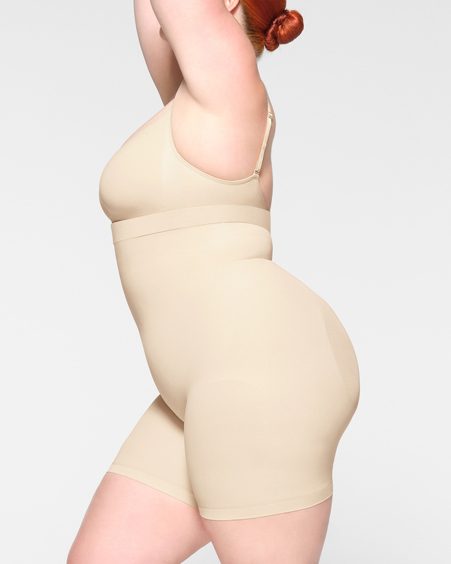 Skims Shorts Seamless Sculpt Mid Thigh Sand XXS