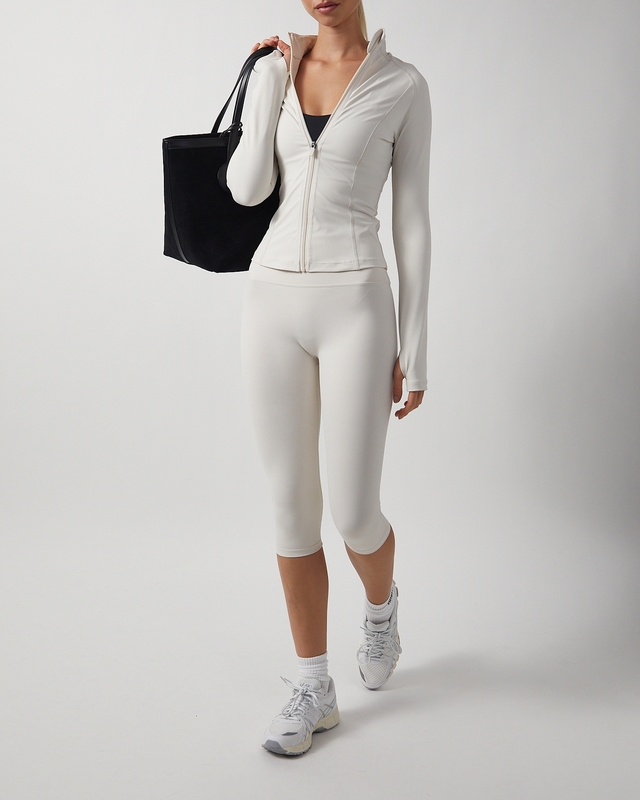 Sisterly tribe Softsculpt Capri Creme M