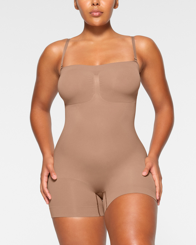 Skims Body Seamless Sculpt Strapless Shortie Sienna M