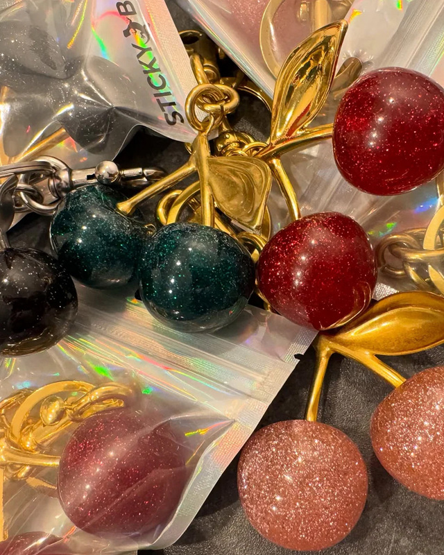 Sticky Bestie Bag Charm Cherry Svart/silver ONESIZE