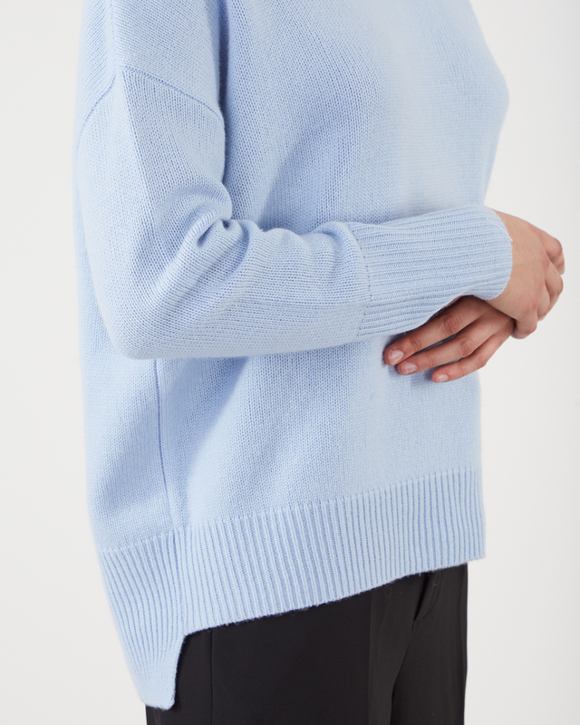 Wakakuu Icons Merle V-neck Knit Light blue M