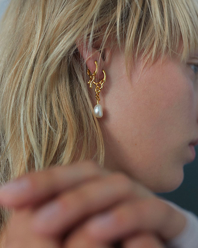 MARIA BLACK Earring Peblinge Royal Huggie Gold ONESIZE
