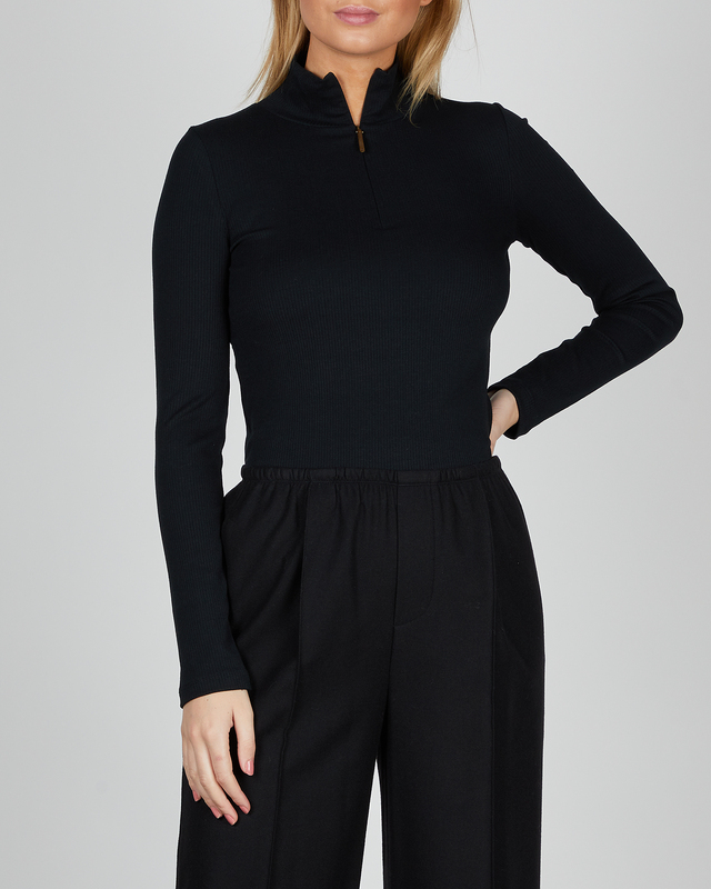 svart turtleneck