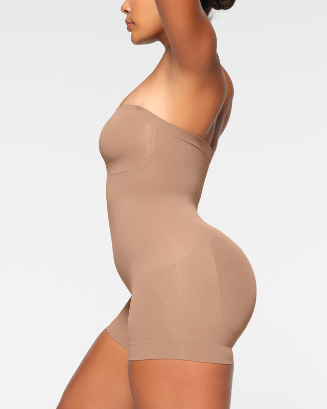 Skims Body Seamless Sculpt Strapless Shortie Sienna M
